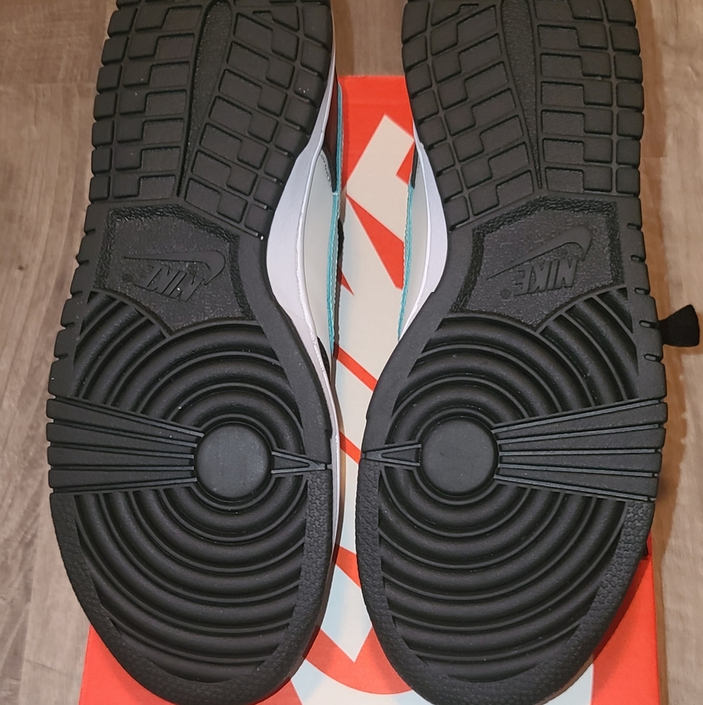 Nike Dunk Low (GS) - Picture 5 of 5